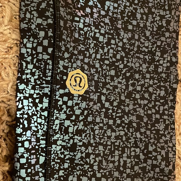 Lululemon 2018 Seawheeze crops! RARE! NEW! WITH TAGS! - Picture 2 of 5